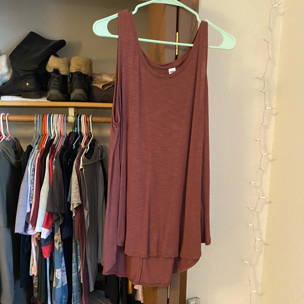 Maroon swing tank